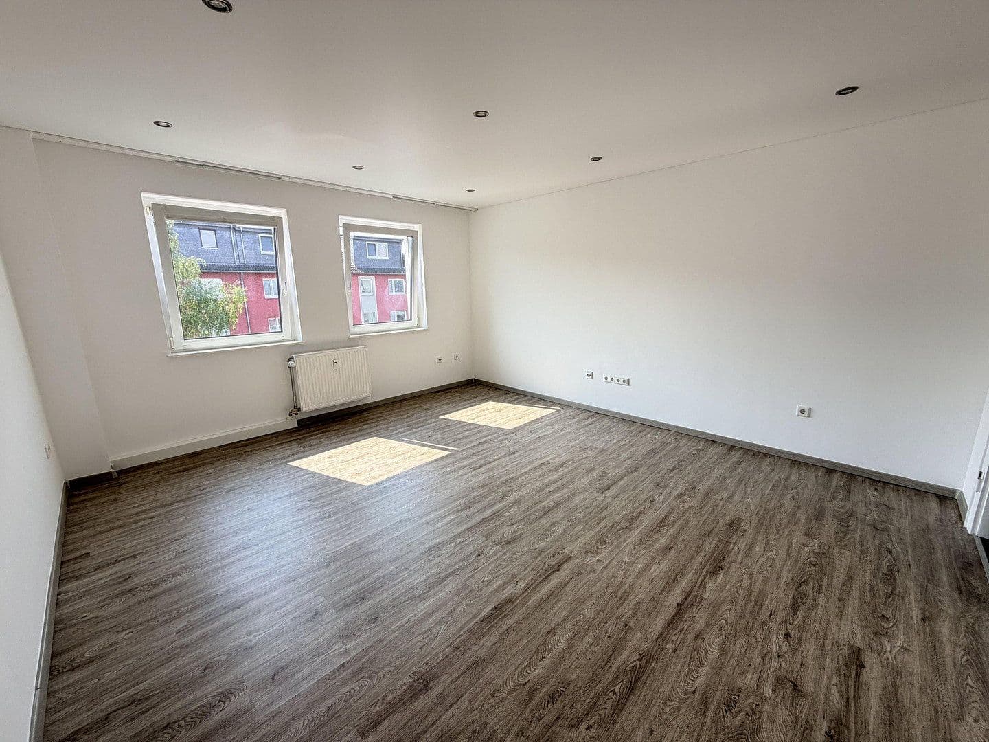 Pronájem bytu 3+1 65 m², Oldenburger Str. 24, Düsseldorf, Severní Porýní-Vestfálsko Pronájem bytu 3+1 65 m², Oldenburger Str. 24, Düsseldorf, Severní Porýní-Vestfálsko