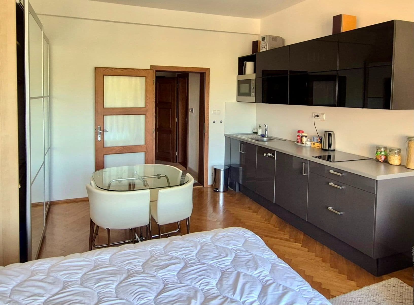Pronájem bytu 1+kk 32 m², Masarykovo nábřeží, Praha, Praha Pronájem bytu 1+kk 32 m², Masarykovo nábřeží, Praha, Praha
