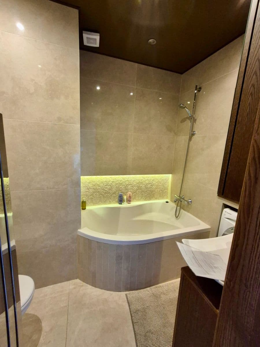 Pronájem bytu 1+kk 32 m², Masarykovo nábřeží, Praha, Praha Pronájem bytu 1+kk 32 m², Masarykovo nábřeží, Praha, Praha