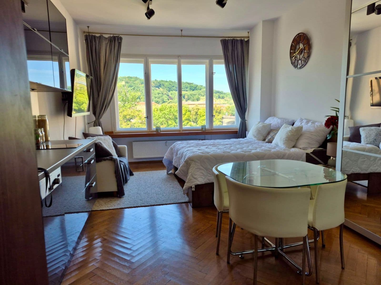 Pronájem bytu 1+kk 32 m², Masarykovo nábřeží, Praha, Praha Pronájem bytu 1+kk 32 m², Masarykovo nábřeží, Praha, Praha
