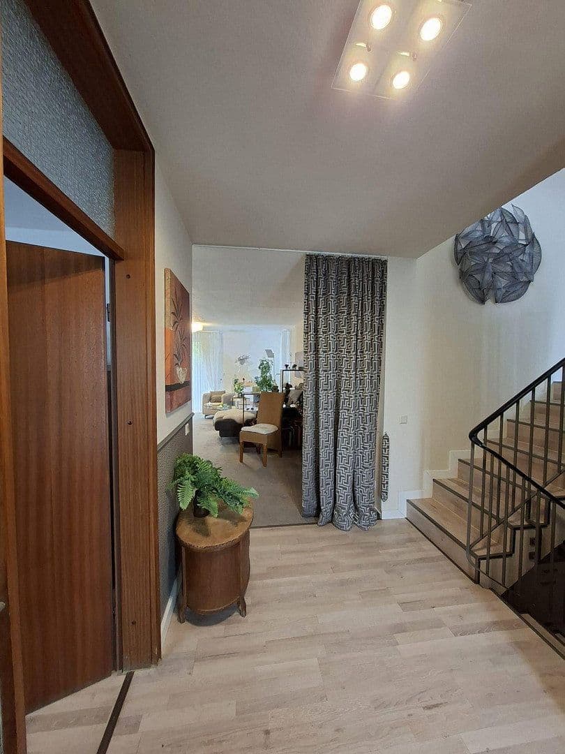 Prodej domu 130 m², pozemek 389 m², Hennef (Sieg), Severní Porýní-Vestfálsko Prodej domu 130 m², pozemek 389 m², Hennef (Sieg), Severní Porýní-Vestfálsko