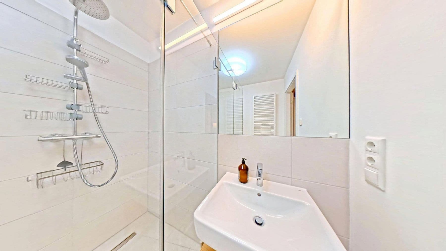 Pronájem bytu 3+1 72 m², Pasewalker str. 96, Berlin, Berlín Pronájem bytu 3+1 72 m², Pasewalker str. 96, Berlin, Berlín