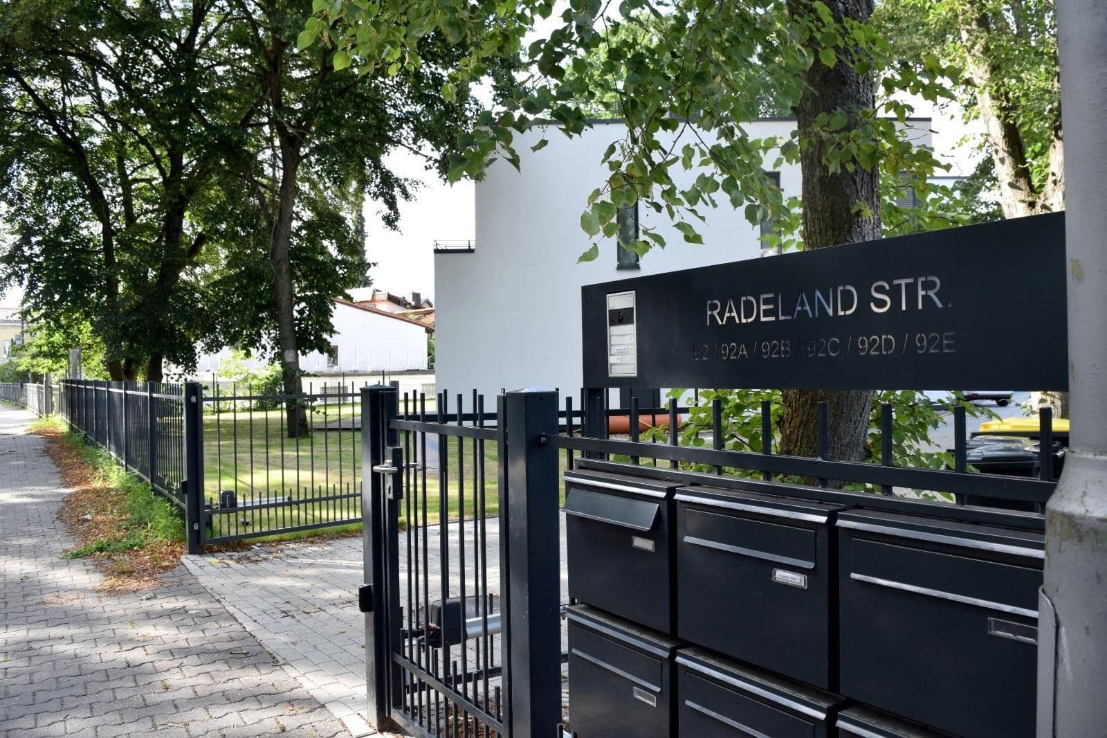 Prodej domu 137 m², pozemek 387 m², Radelandstr. 92 B, Berlin, Berlín Prodej domu 137 m², pozemek 387 m², Radelandstr. 92 B, Berlin, Berlín