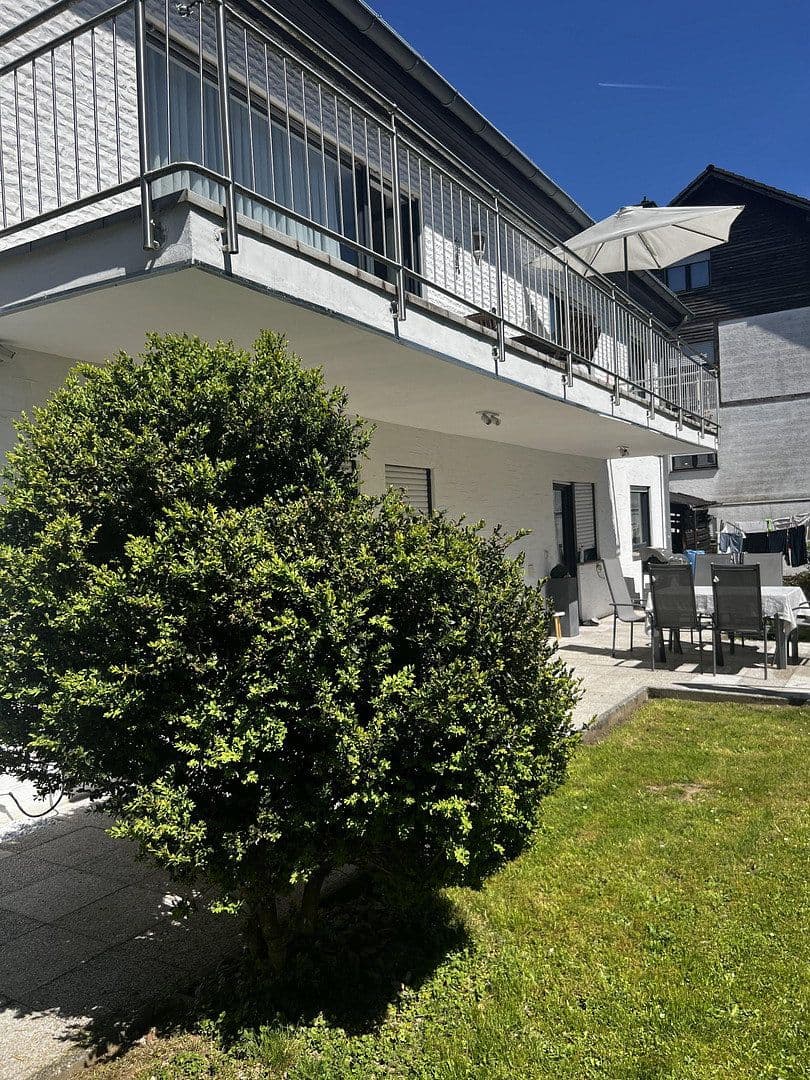 Prodej domu 275 m², pozemek 820 m², Schwalbacherstr 14, Idstein, Hessen Prodej domu 275 m², pozemek 820 m², Schwalbacherstr 14, Idstein, Hessen