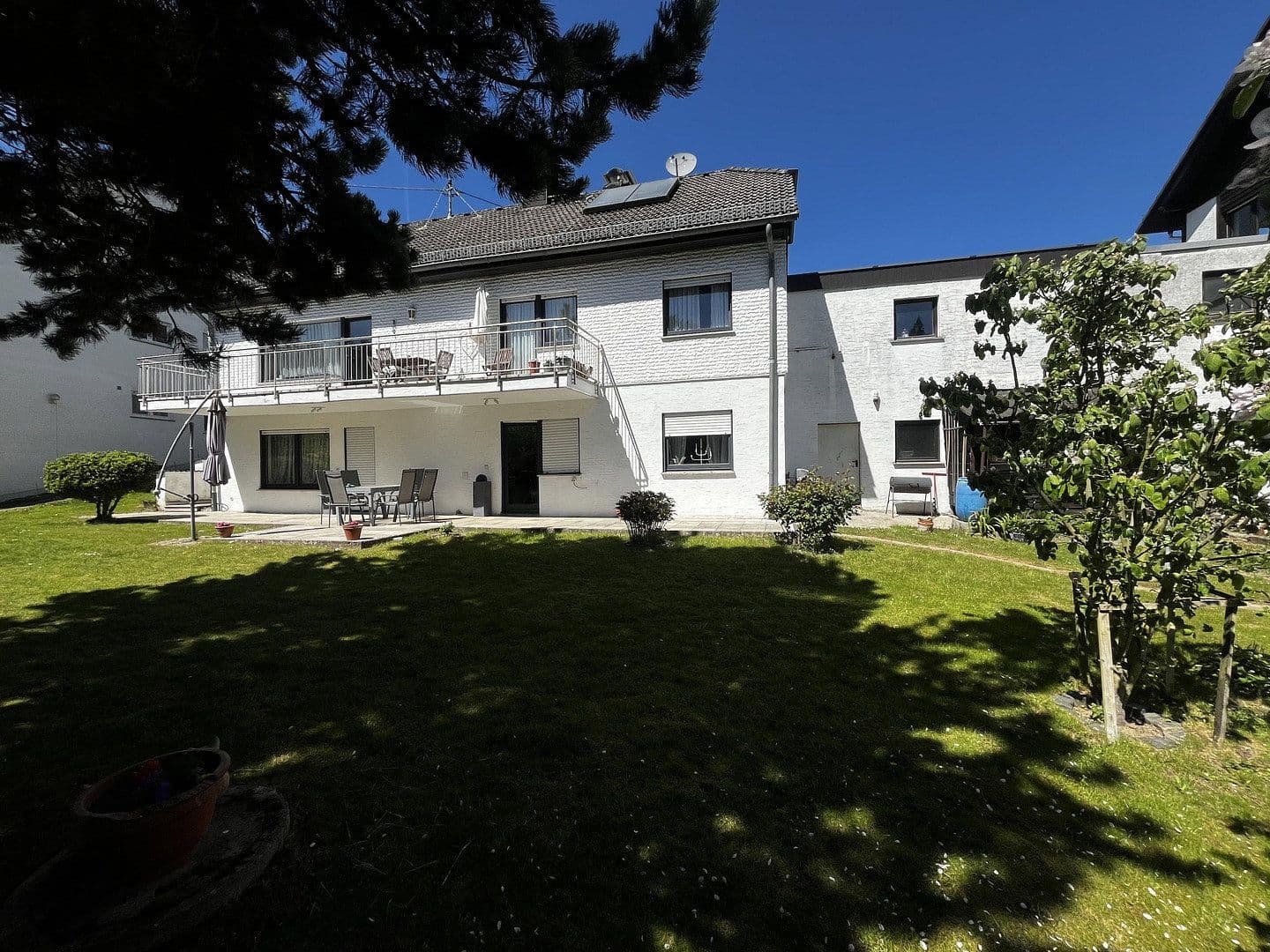 Prodej domu 275 m², pozemek 820 m², Schwalbacherstr 14, Idstein, Hessen Prodej domu 275 m², pozemek 820 m², Schwalbacherstr 14, Idstein, Hessen