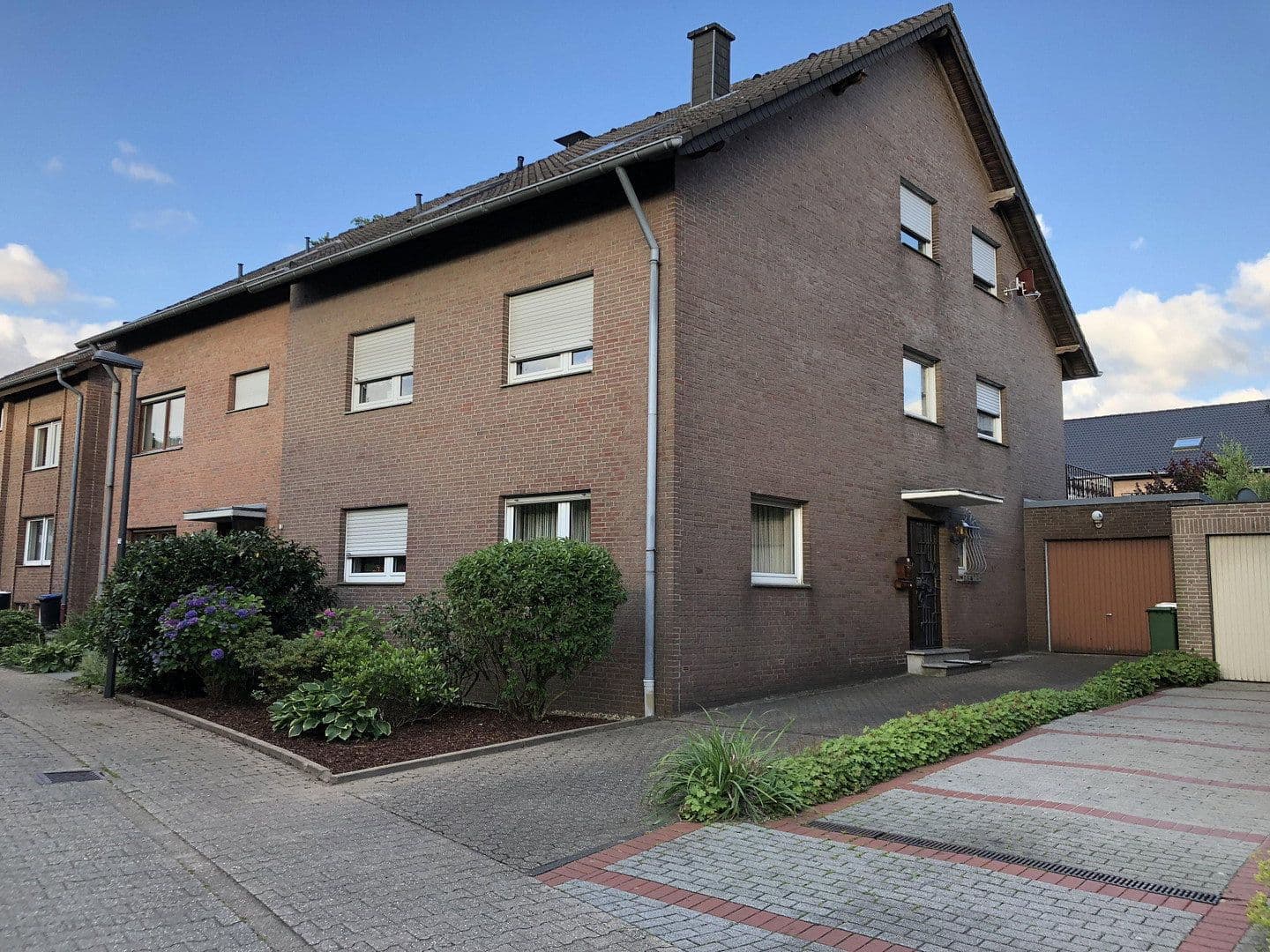 Prodej domu 235 m², pozemek 394 m², Cáchy, Severní Porýní-Vestfálsko Prodej domu 235 m², pozemek 394 m², Cáchy, Severní Porýní-Vestfálsko