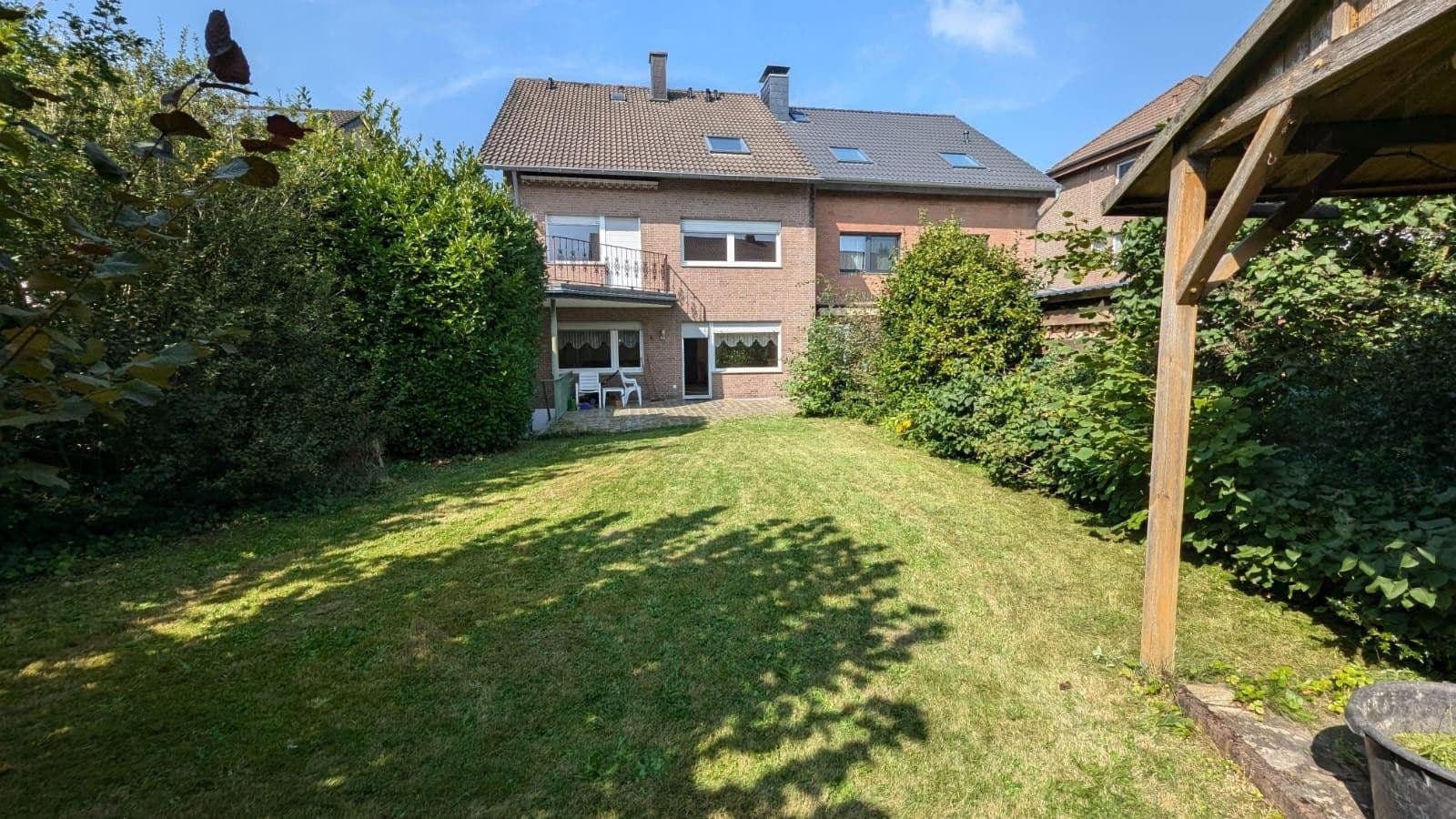 Prodej domu 235 m², pozemek 394 m², Cáchy, Severní Porýní-Vestfálsko Prodej domu 235 m², pozemek 394 m², Cáchy, Severní Porýní-Vestfálsko