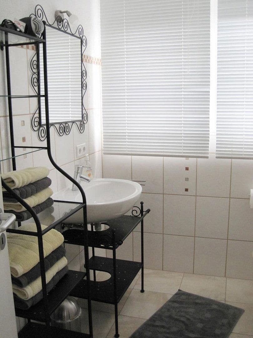 Pronájem bytu 3+1 60 m², Fließhornstraße 4a, Konstanz, Bádensko-Württembersko Pronájem bytu 3+1 60 m², Fließhornstraße 4a, Konstanz, Bádensko-Württembersko