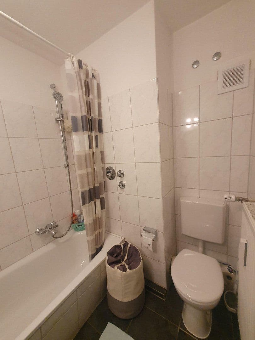Pronájem bytu 1+1 38 m², Gröbenzellerstrasse 2, Puchheim Bhf., Bavorsko Pronájem bytu 1+1 38 m², Gröbenzellerstrasse 2, Puchheim Bhf., Bavorsko