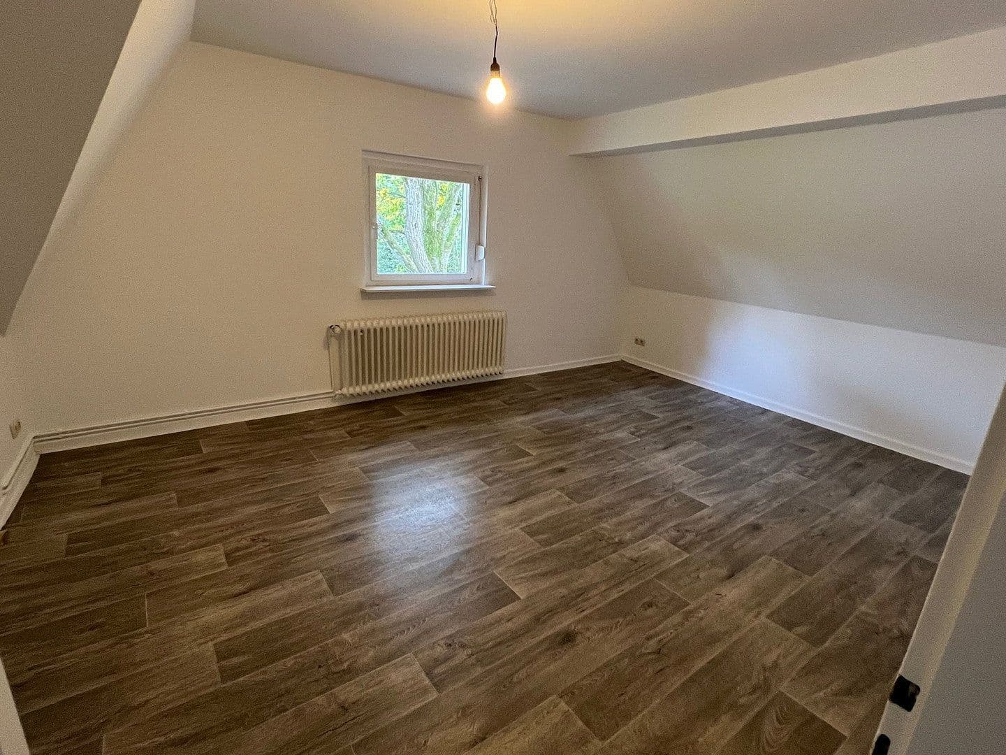 Pronájem bytu 3+1 76 m², Hainstrasse 75, Wuppertal, Severní Porýní-Vestfálsko Pronájem bytu 3+1 76 m², Hainstrasse 75, Wuppertal, Severní Porýní-Vestfálsko