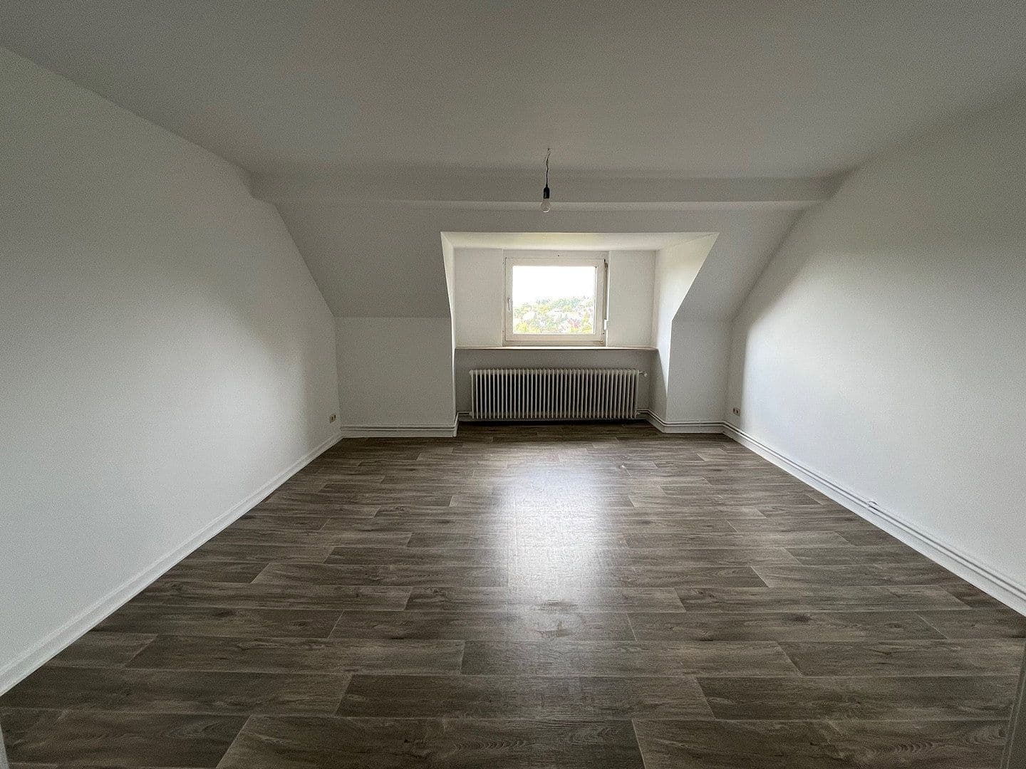 Pronájem bytu 3+1 76 m², Hainstrasse 75, Wuppertal, Severní Porýní-Vestfálsko Pronájem bytu 3+1 76 m², Hainstrasse 75, Wuppertal, Severní Porýní-Vestfálsko
