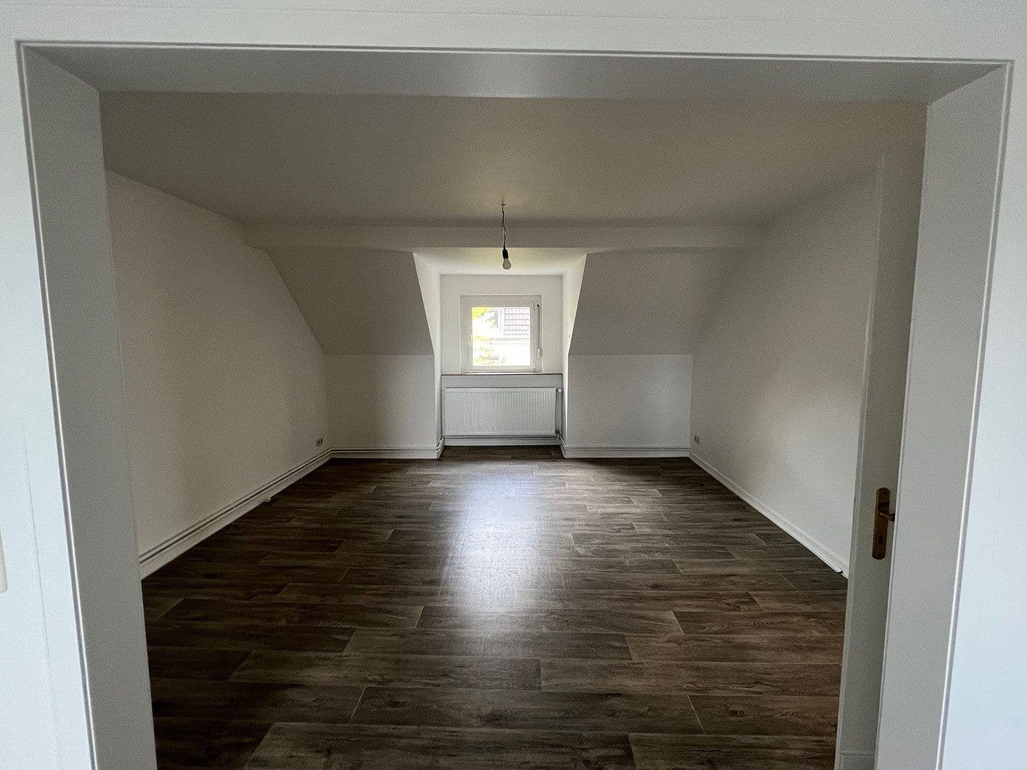 Pronájem bytu 3+1 76 m², Hainstrasse 75, Wuppertal, Severní Porýní-Vestfálsko Pronájem bytu 3+1 76 m², Hainstrasse 75, Wuppertal, Severní Porýní-Vestfálsko