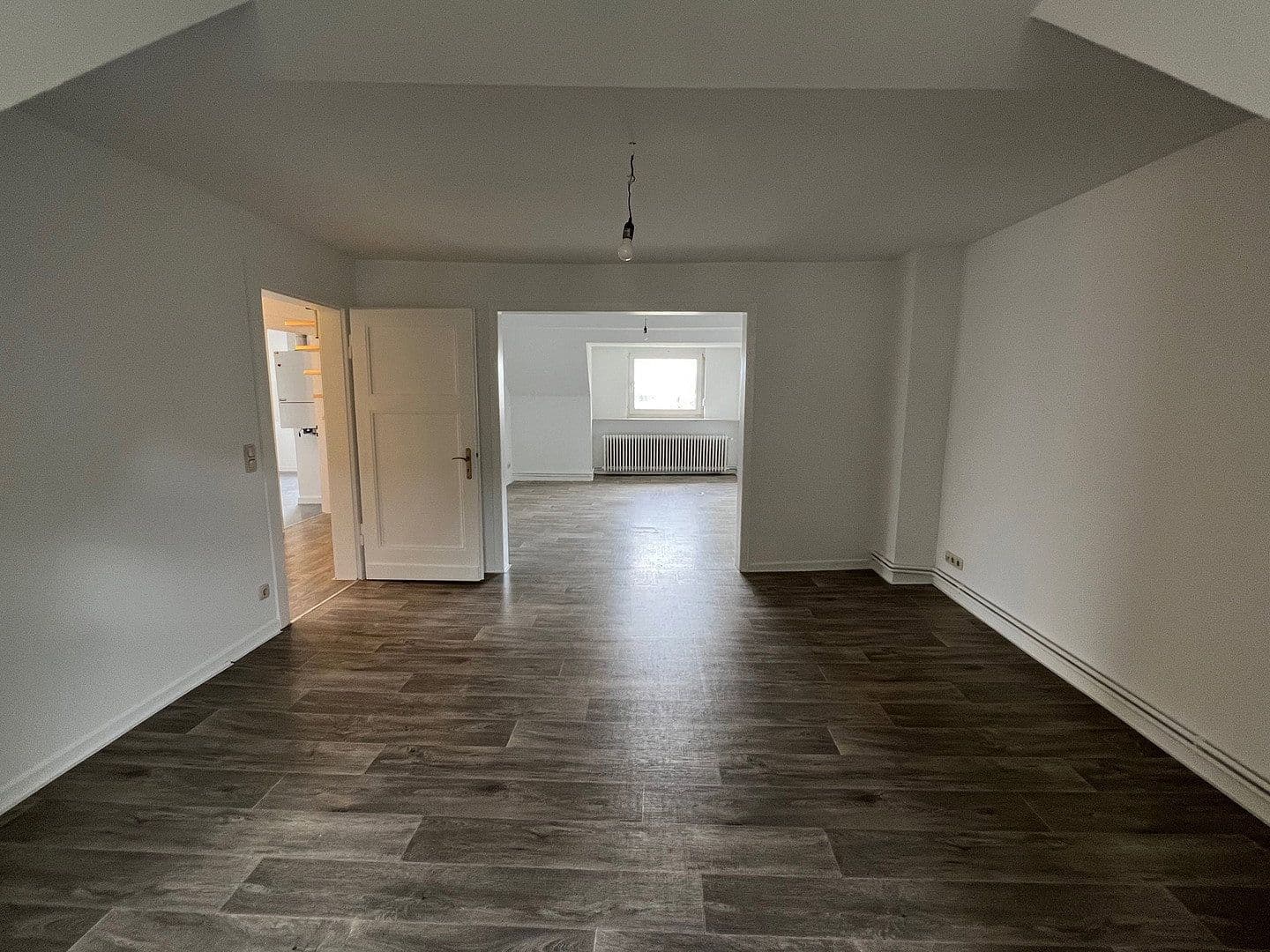 Pronájem bytu 3+1 76 m², Hainstrasse 75, Wuppertal, Severní Porýní-Vestfálsko Pronájem bytu 3+1 76 m², Hainstrasse 75, Wuppertal, Severní Porýní-Vestfálsko