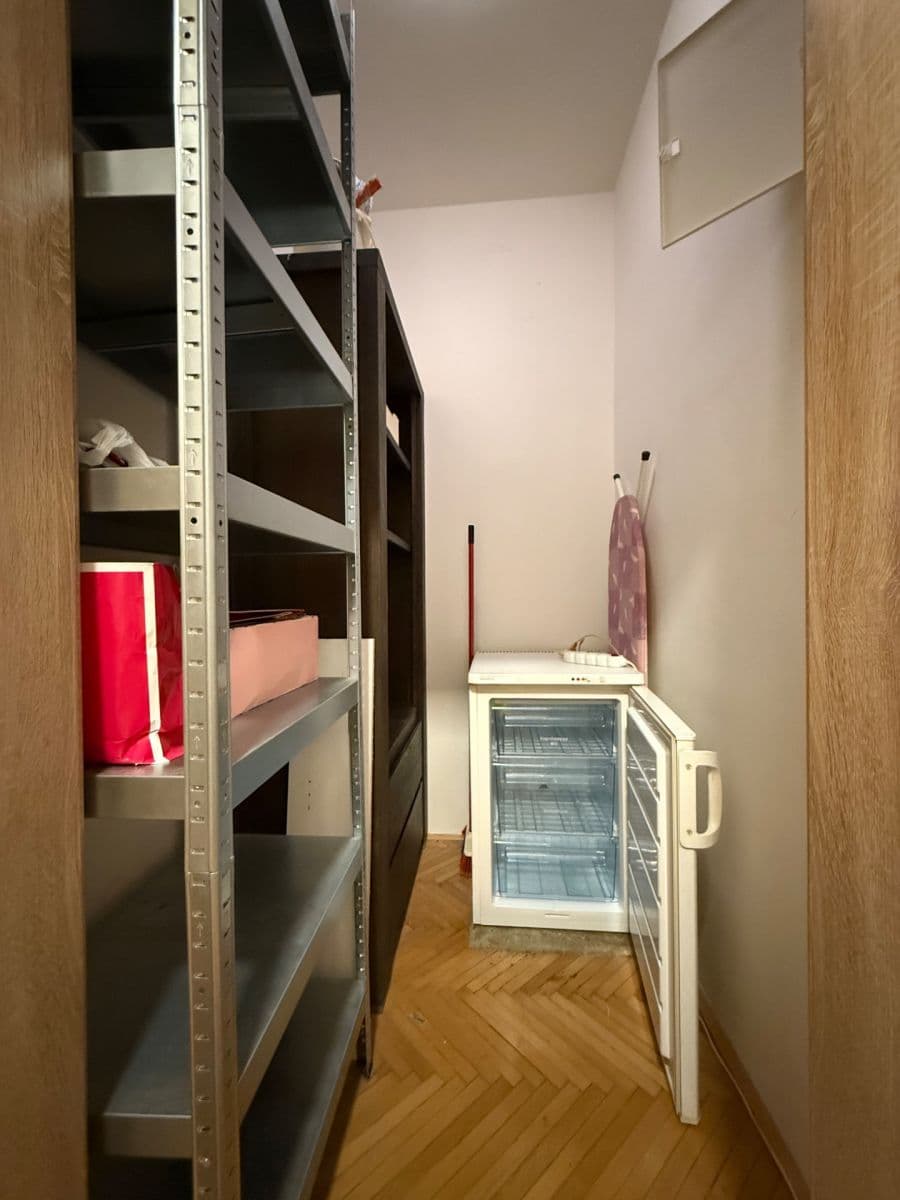 Pronájem bytu 2+kk 40 m², Bělehradská, Praha, Praha Pronájem bytu 2+kk 40 m², Bělehradská, Praha, Praha