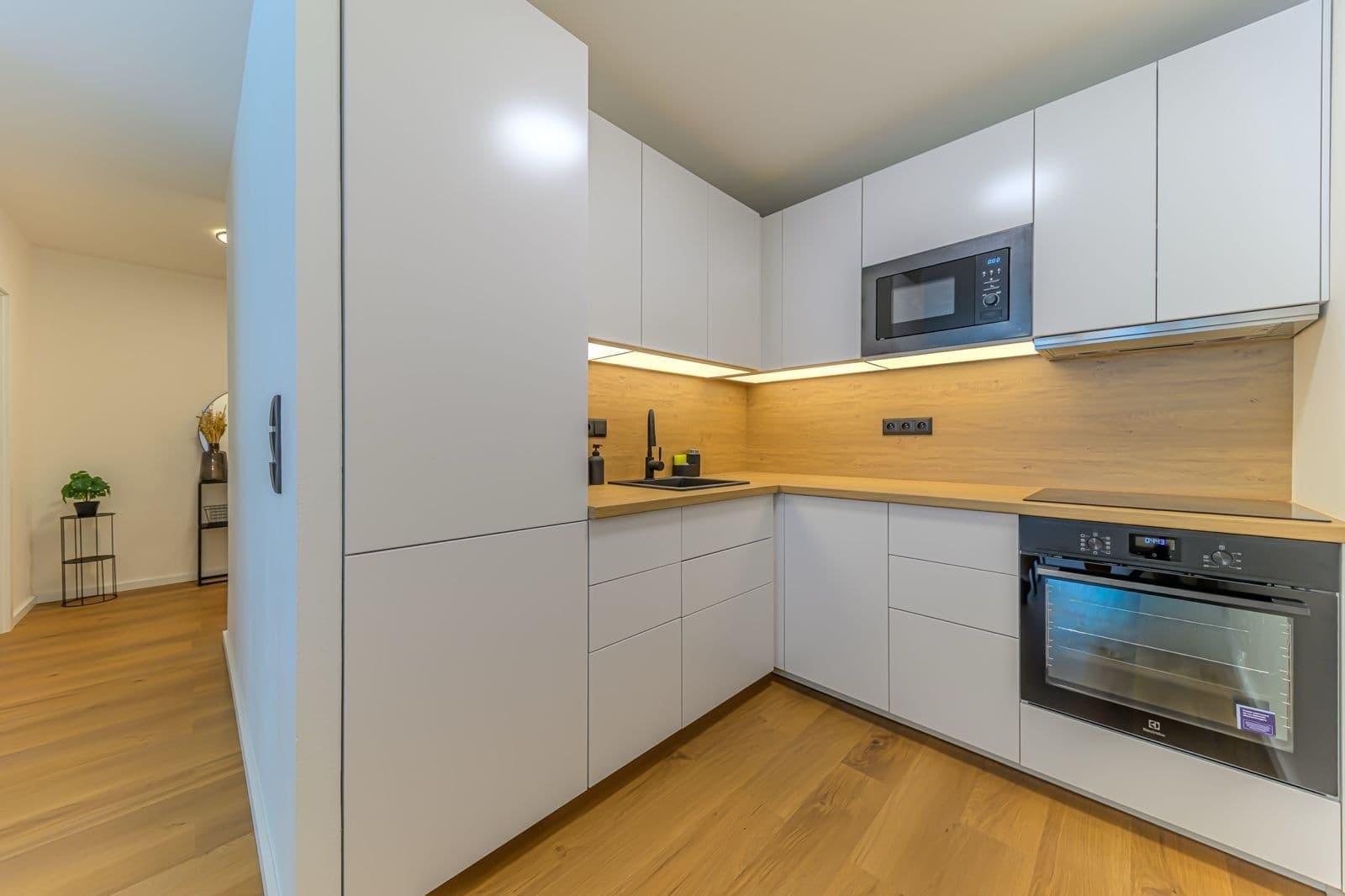 Prodej bytu 2+kk 43 m², Borovanského, Praha, Praha Prodej bytu 2+kk 43 m², Borovanského, Praha, Praha