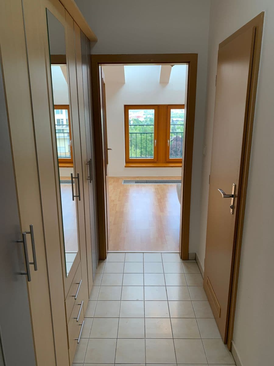 Pronájem bytu 1+kk 37 m², Padovská, Praha, Praha Pronájem bytu 1+kk 37 m², Padovská, Praha, Praha