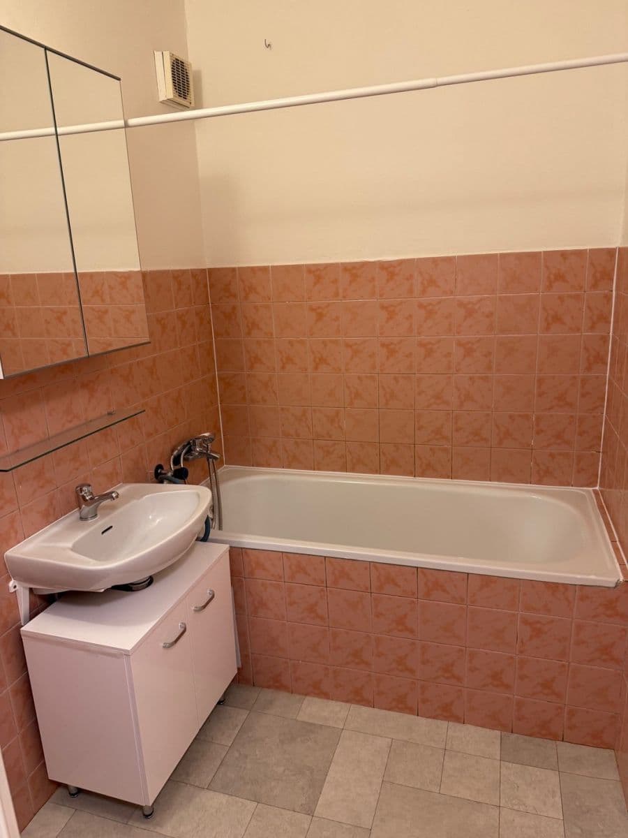 Pronájem bytu 2+kk 47 m², K Zahrádkám, Praha, Praha Pronájem bytu 2+kk 47 m², K Zahrádkám, Praha, Praha
