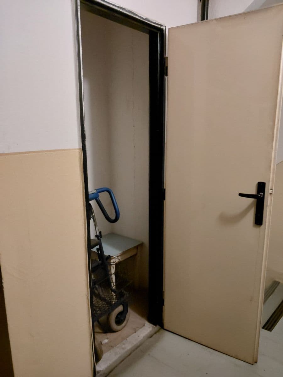 Prodej bytu 3+1 76 m², Rumunská, Čelákovice, Středočeský kraj Prodej bytu 3+1 76 m², Rumunská, Čelákovice, Středočeský kraj