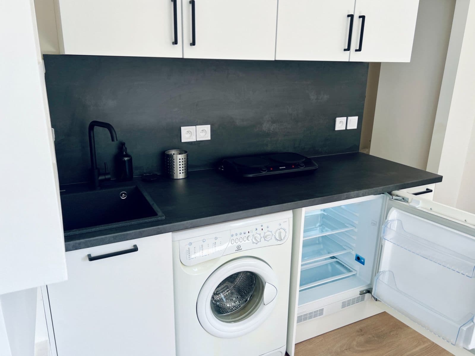 Pronájem bytu 1+kk 20 m², Na Okruhu, Praha, Praha Pronájem bytu 1+kk 20 m², Na Okruhu, Praha, Praha