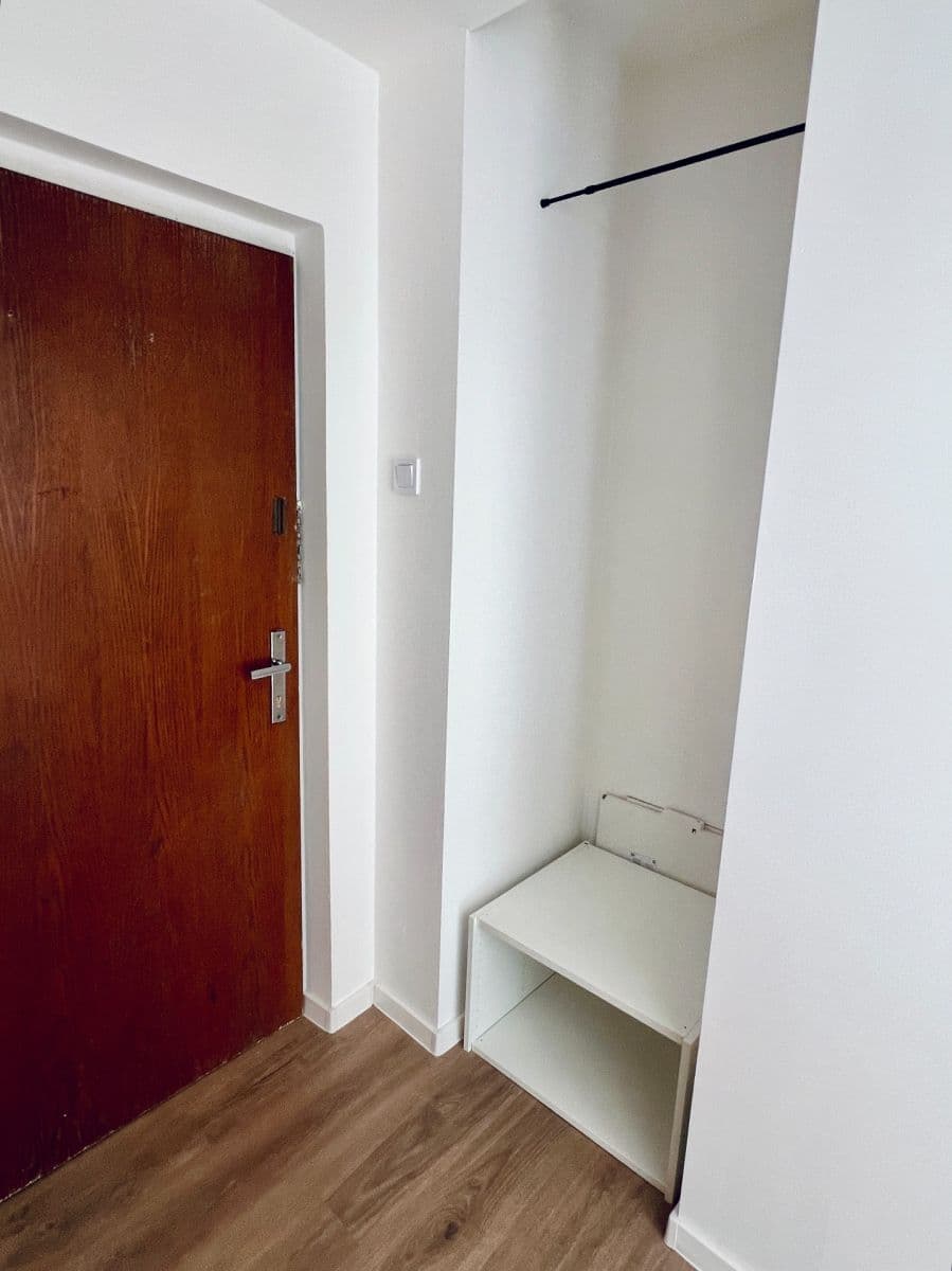 Pronájem bytu 1+kk 20 m², Na Okruhu, Praha, Praha Pronájem bytu 1+kk 20 m², Na Okruhu, Praha, Praha