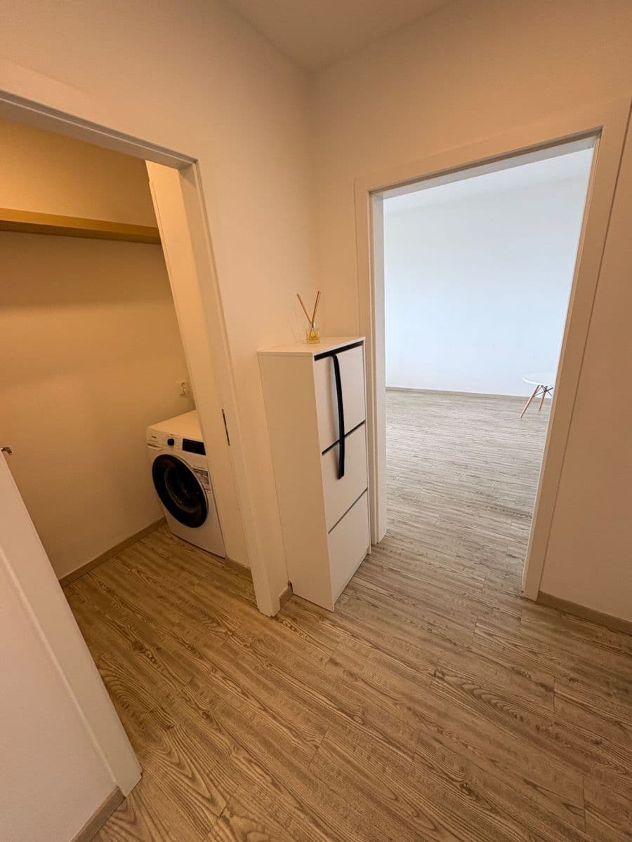 Pronájem bytu 2+1 56 m², Praha, Praha Pronájem bytu 2+1 56 m², Praha, Praha