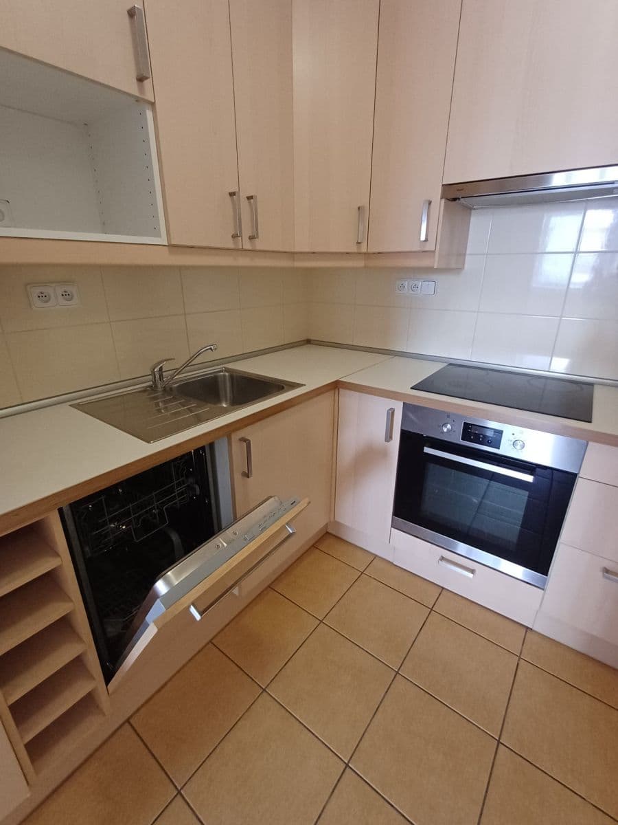 Pronájem bytu 3+1 80 m², Ukrajinská, Praha, Praha Pronájem bytu 3+1 80 m², Ukrajinská, Praha, Praha