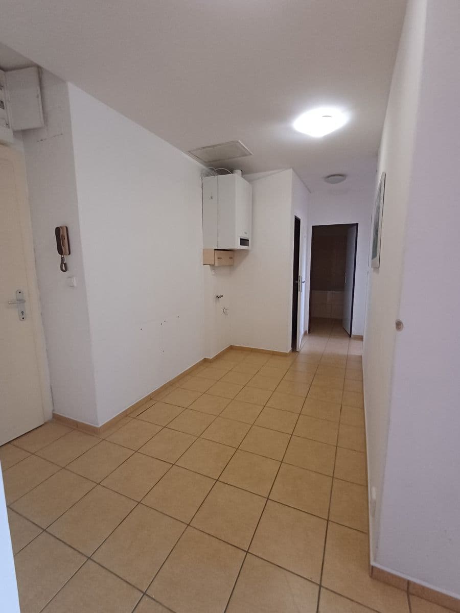 Pronájem bytu 3+1 80 m², Ukrajinská, Praha, Praha Pronájem bytu 3+1 80 m², Ukrajinská, Praha, Praha