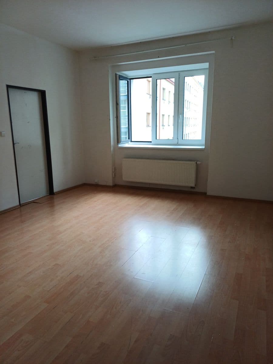 Pronájem bytu 3+1 80 m², Ukrajinská, Praha, Praha Pronájem bytu 3+1 80 m², Ukrajinská, Praha, Praha