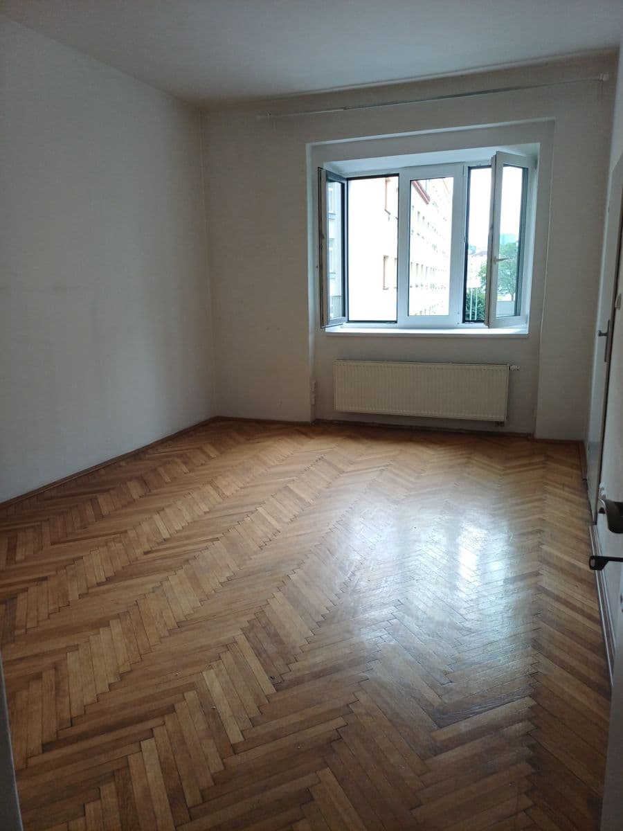 Pronájem bytu 3+1 80 m², Ukrajinská, Praha, Praha Pronájem bytu 3+1 80 m², Ukrajinská, Praha, Praha