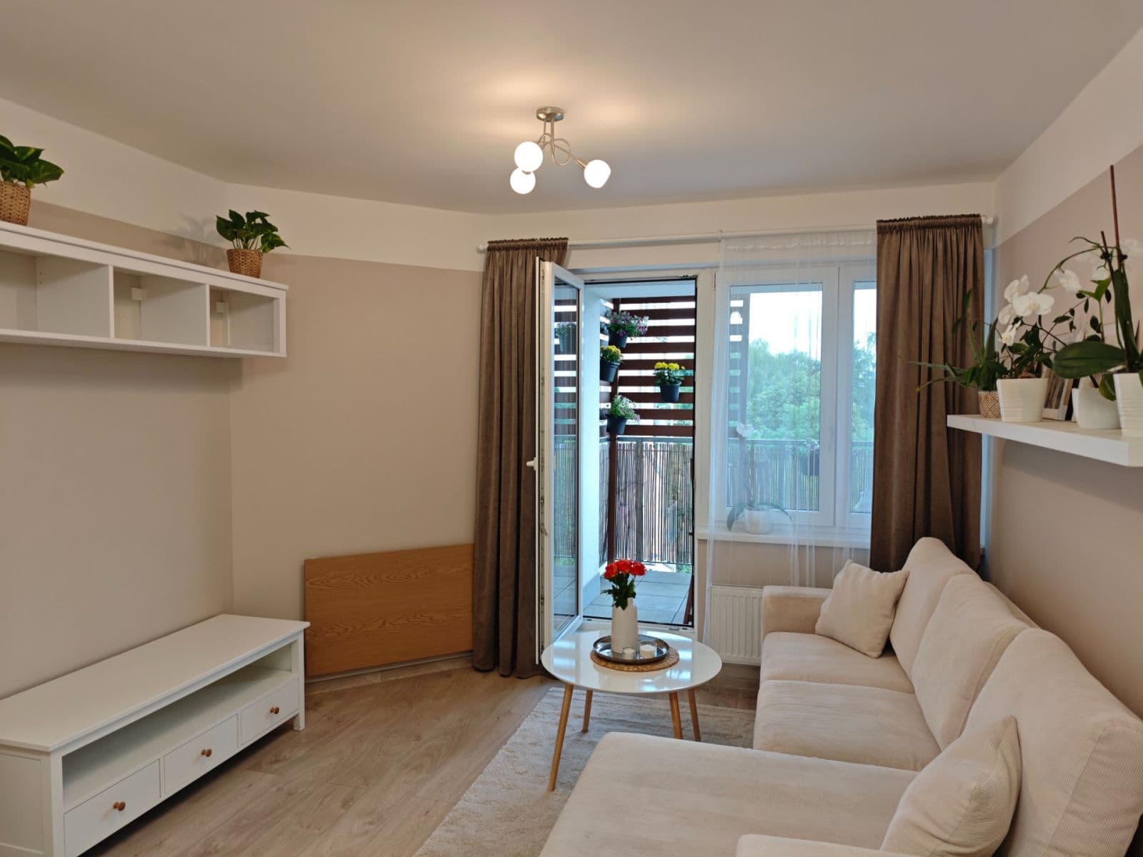 Pronájem bytu 2+kk 44 m², V Honech, Klecany, Středočeský kraj Pronájem bytu 2+kk 44 m², V Honech, Klecany, Středočeský kraj