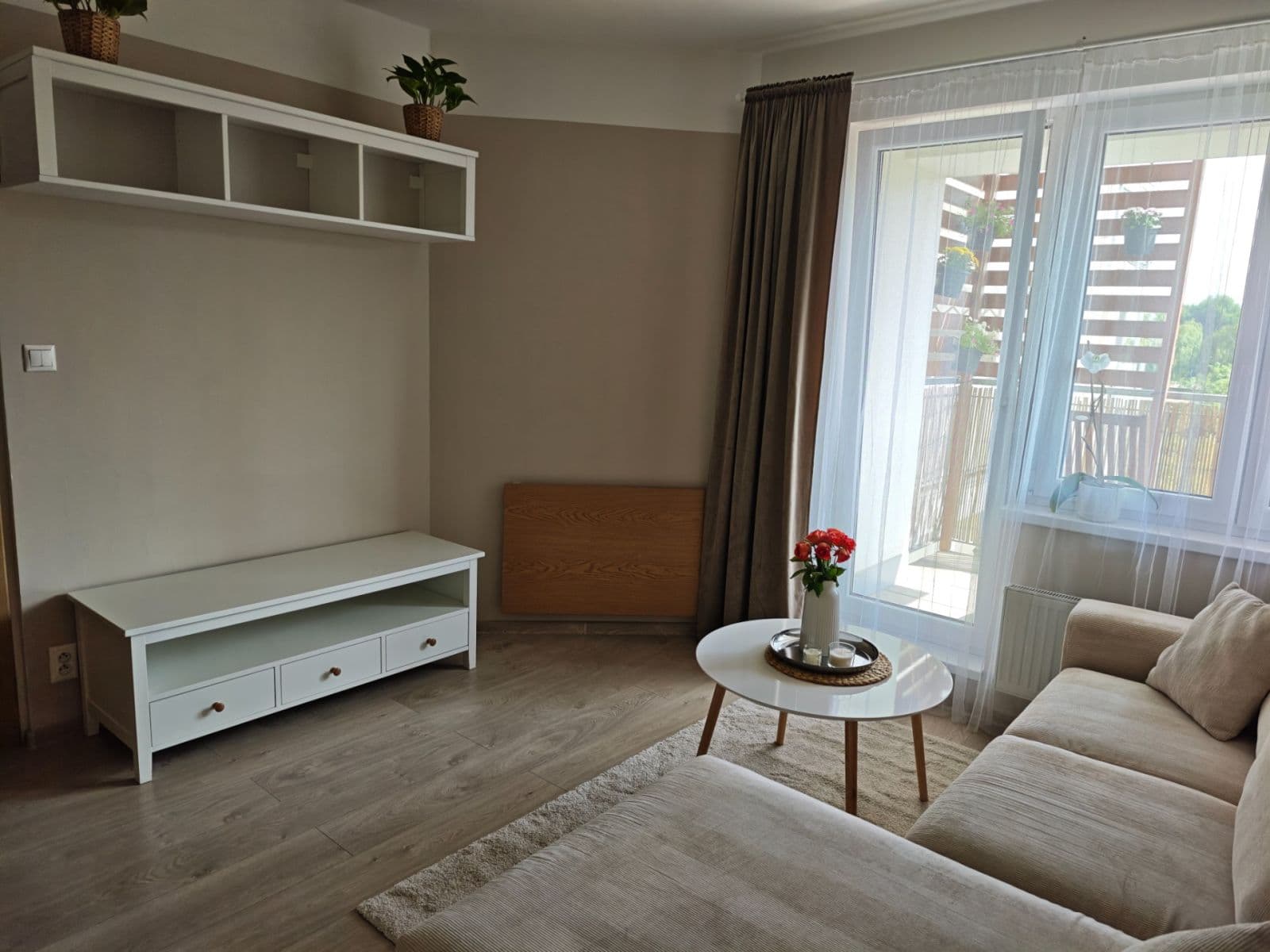 Pronájem bytu 2+kk 44 m², V Honech, Klecany, Středočeský kraj Pronájem bytu 2+kk 44 m², V Honech, Klecany, Středočeský kraj