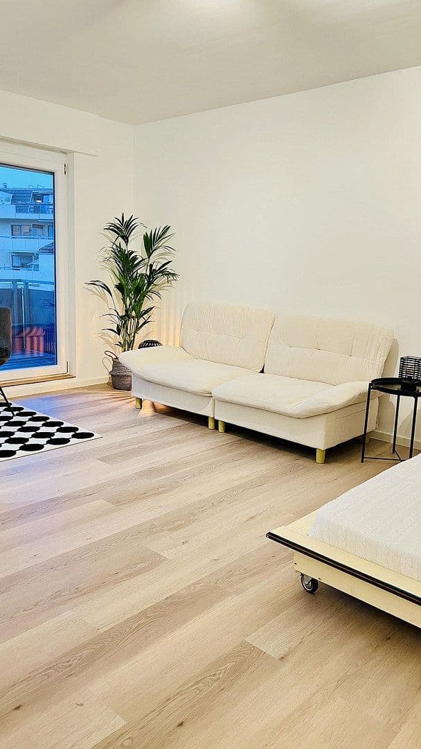 Pronájem bytu 1+1 37 m², Stuttgart, Bádensko-Württembersko Pronájem bytu 1+1 37 m², Stuttgart, Bádensko-Württembersko