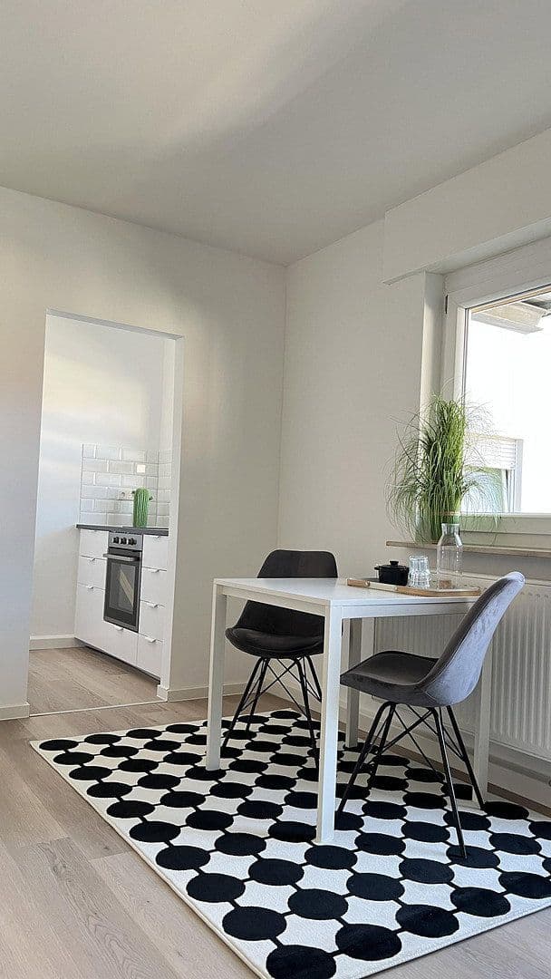 Pronájem bytu 1+1 37 m², Stuttgart, Bádensko-Württembersko Pronájem bytu 1+1 37 m², Stuttgart, Bádensko-Württembersko