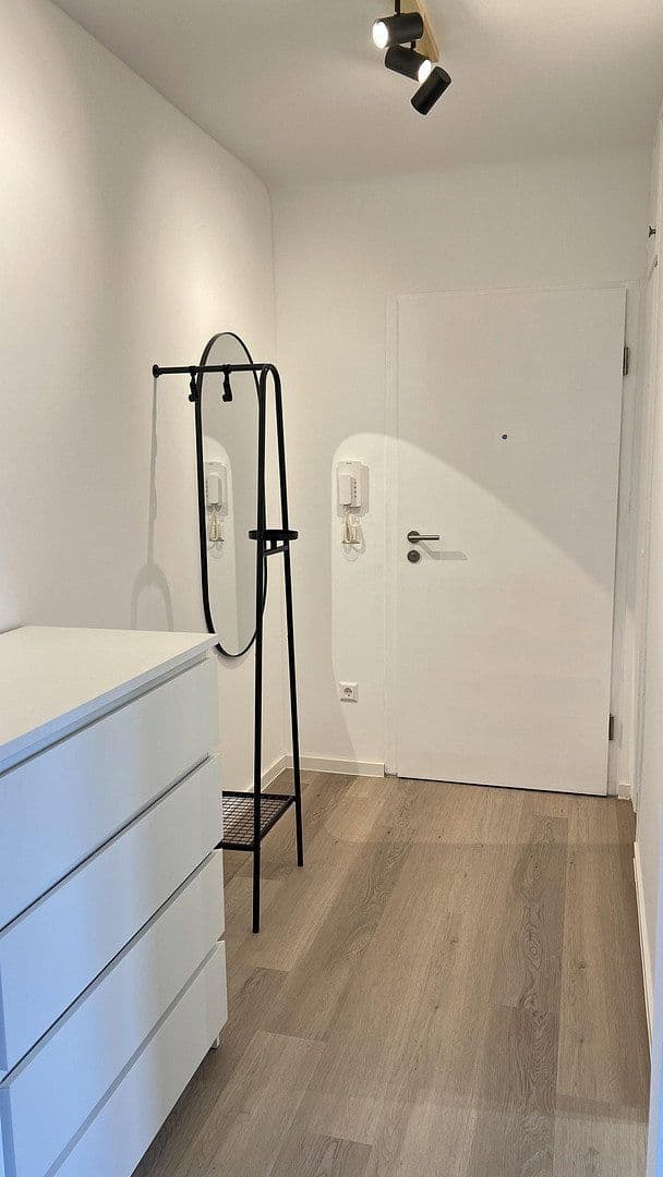 Pronájem bytu 1+1 37 m², Stuttgart, Bádensko-Württembersko Pronájem bytu 1+1 37 m², Stuttgart, Bádensko-Württembersko
