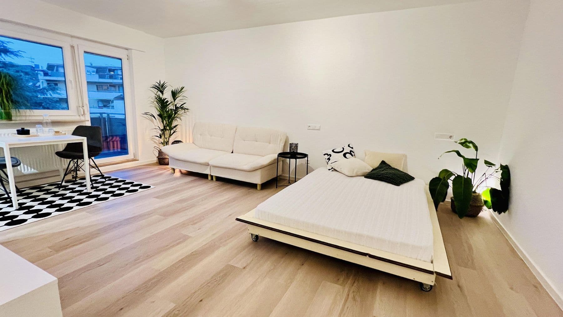 Pronájem bytu 1+1 37 m², Stuttgart, Bádensko-Württembersko Pronájem bytu 1+1 37 m², Stuttgart, Bádensko-Württembersko