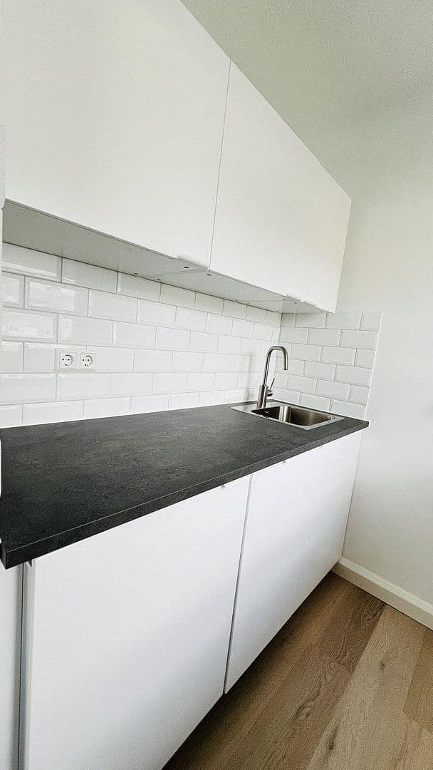 Pronájem bytu 1+1 37 m², Stuttgart, Bádensko-Württembersko Pronájem bytu 1+1 37 m², Stuttgart, Bádensko-Württembersko