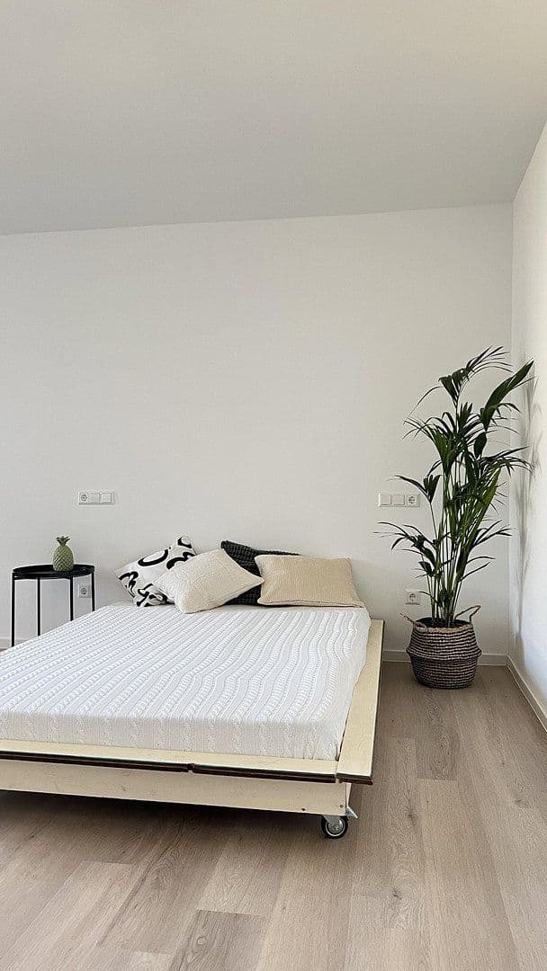 Pronájem bytu 1+1 37 m², Stuttgart, Bádensko-Württembersko Pronájem bytu 1+1 37 m², Stuttgart, Bádensko-Württembersko