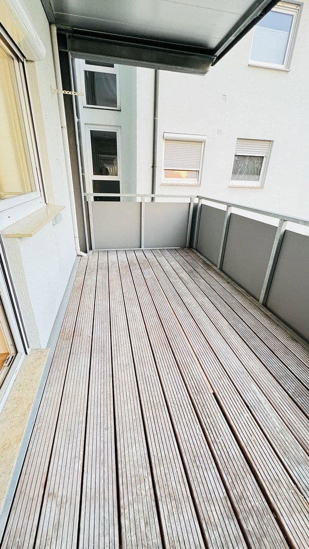 Pronájem bytu 1+1 37 m², Stuttgart, Bádensko-Württembersko Pronájem bytu 1+1 37 m², Stuttgart, Bádensko-Württembersko