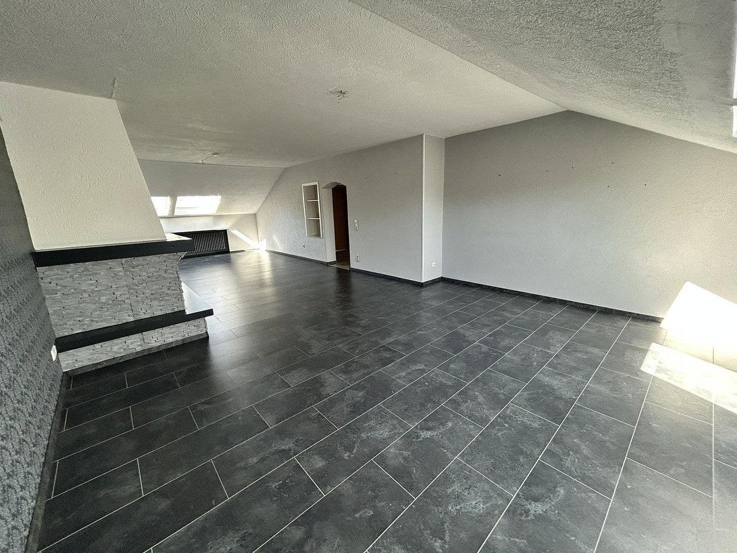Pronájem bytu 4+1 111 m², Saarbrücken, Země Sársko Pronájem bytu 4+1 111 m², Saarbrücken, Země Sársko