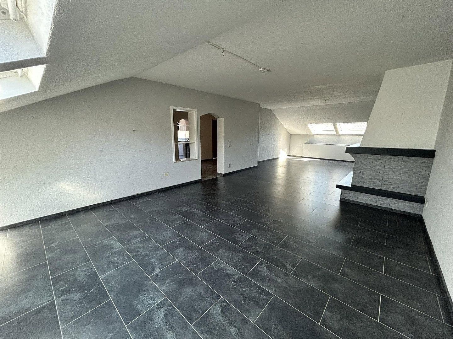 Pronájem bytu 4+1 111 m², Saarbrücken, Země Sársko Pronájem bytu 4+1 111 m², Saarbrücken, Země Sársko