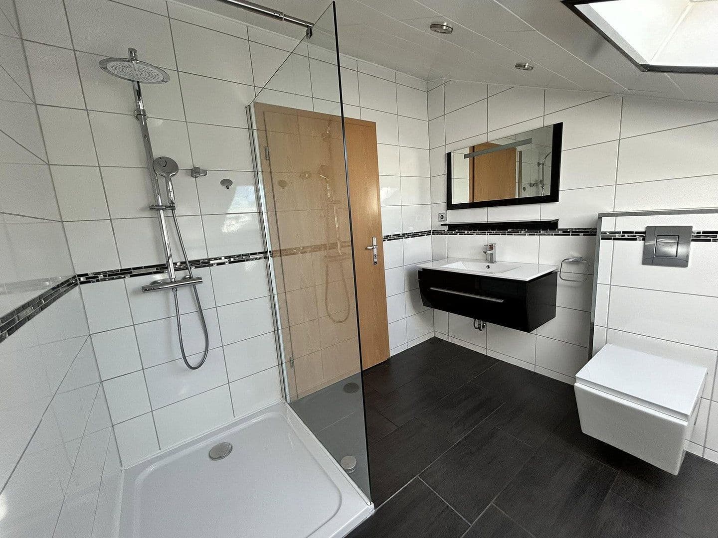 Pronájem bytu 4+1 111 m², Saarbrücken, Země Sársko Pronájem bytu 4+1 111 m², Saarbrücken, Země Sársko