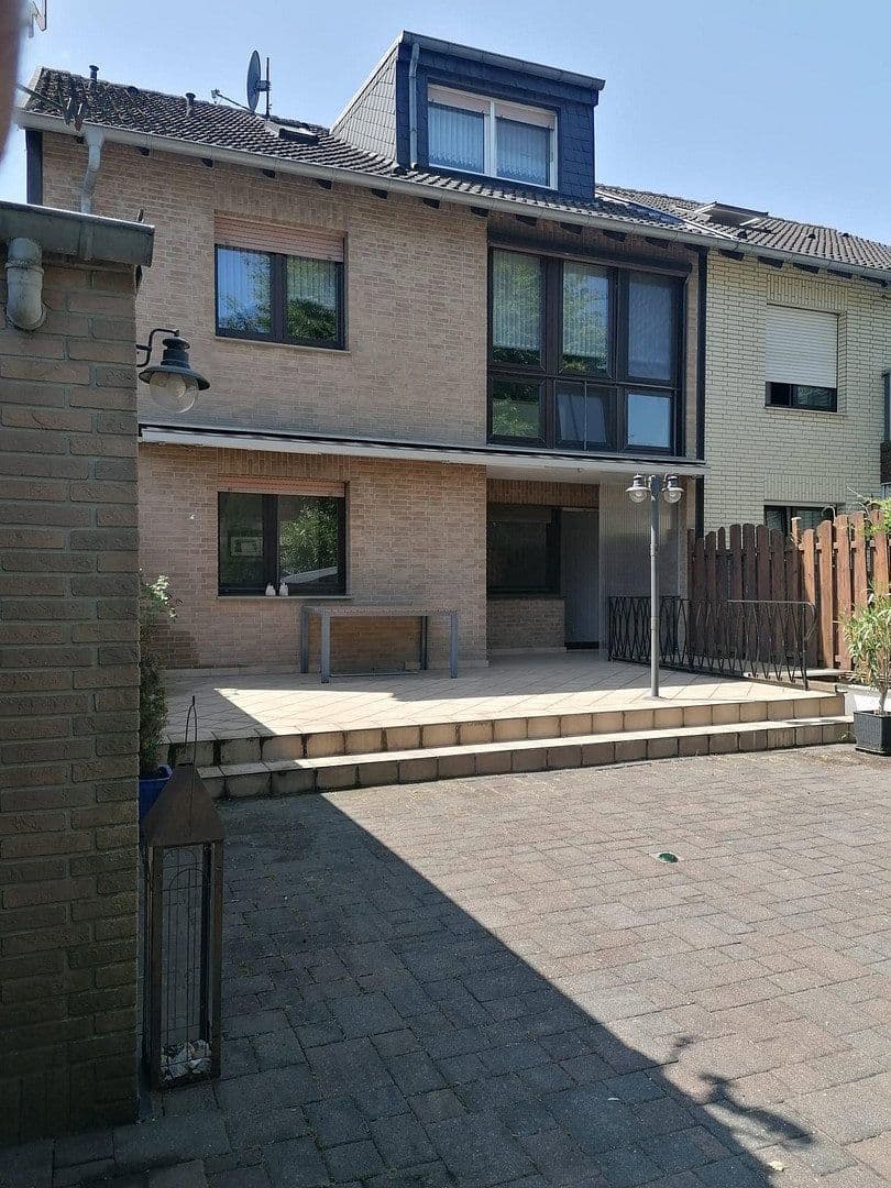 Prodej domu 180 m², pozemek 407 m², Voerde (Niederrhein), Severní Porýní-Vestfálsko Prodej domu 180 m², pozemek 407 m², Voerde (Niederrhein), Severní Porýní-Vestfálsko