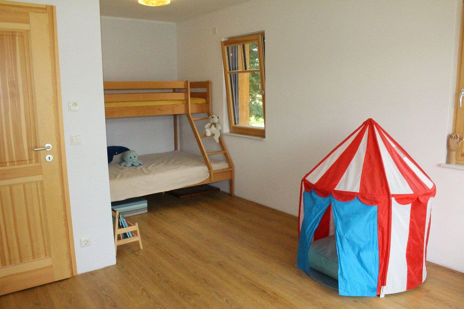 Prodej domu 220 m², pozemek 2.400 m², Am Spreeufer 40, Grünheide (Mark), Braniborsko Prodej domu 220 m², pozemek 2.400 m², Am Spreeufer 40, Grünheide (Mark), Braniborsko