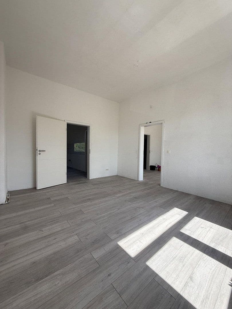Pronájem bytu 3+1 86 m², Niederroßlaer Str. 28, Apolda, Durynsko Pronájem bytu 3+1 86 m², Niederroßlaer Str. 28, Apolda, Durynsko