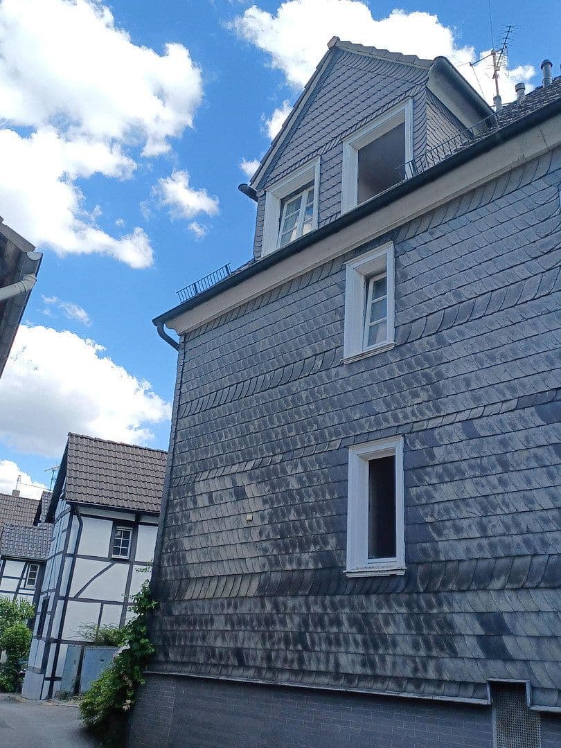 Pronájem bytu 4+1 105 m², Solingen, Severní Porýní-Vestfálsko Pronájem bytu 4+1 105 m², Solingen, Severní Porýní-Vestfálsko