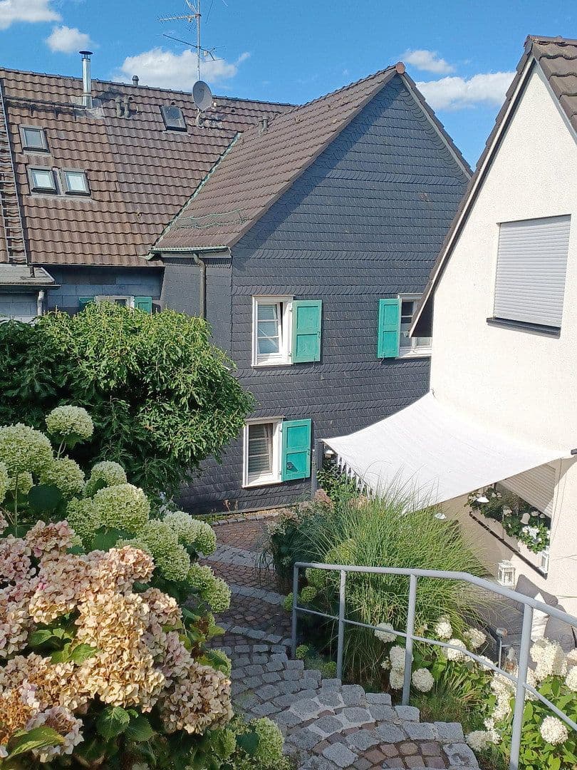 Pronájem bytu 4+1 105 m², Solingen, Severní Porýní-Vestfálsko Pronájem bytu 4+1 105 m², Solingen, Severní Porýní-Vestfálsko