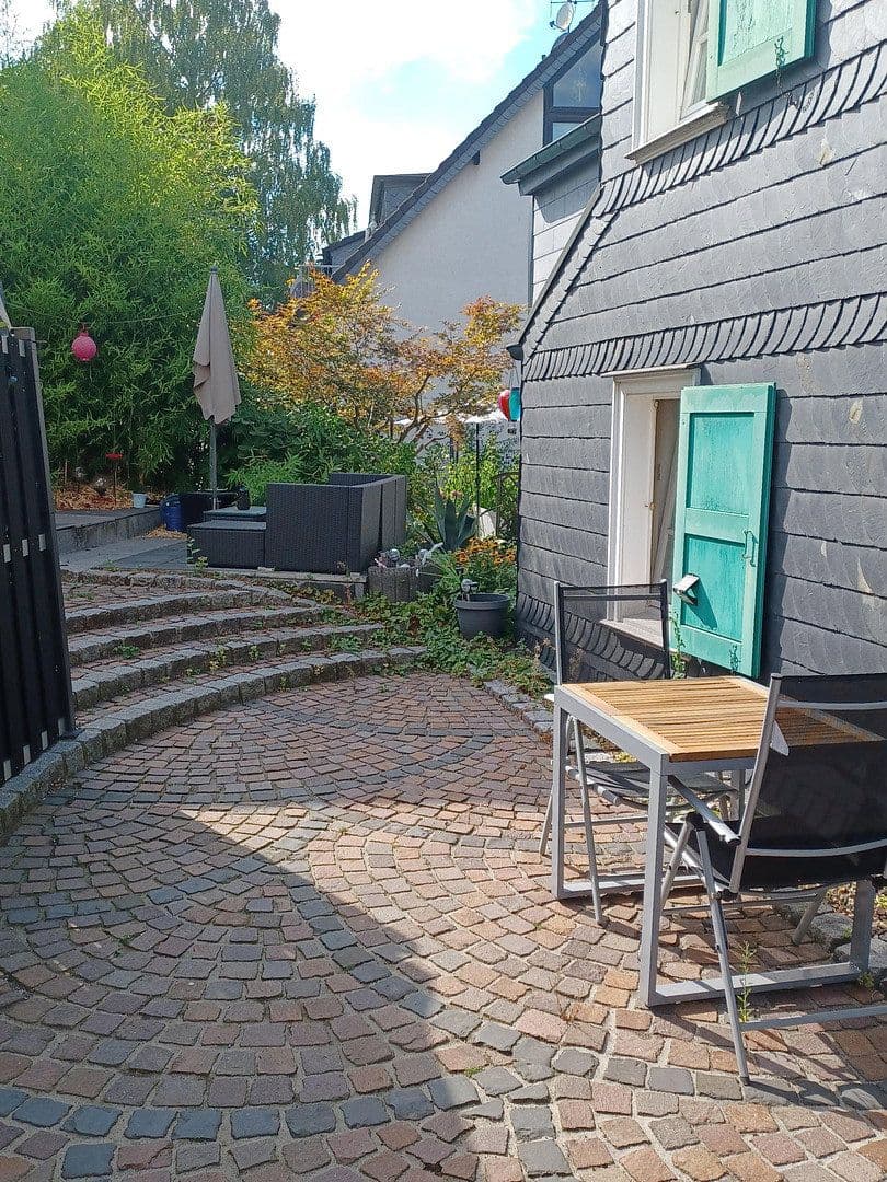 Pronájem bytu 4+1 105 m², Solingen, Severní Porýní-Vestfálsko Pronájem bytu 4+1 105 m², Solingen, Severní Porýní-Vestfálsko