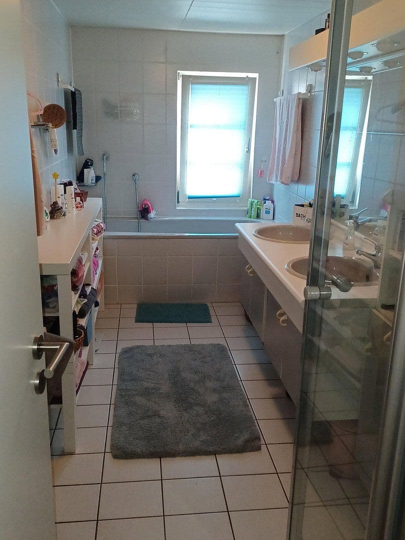 Pronájem bytu 4+1 105 m², Solingen, Severní Porýní-Vestfálsko Pronájem bytu 4+1 105 m², Solingen, Severní Porýní-Vestfálsko