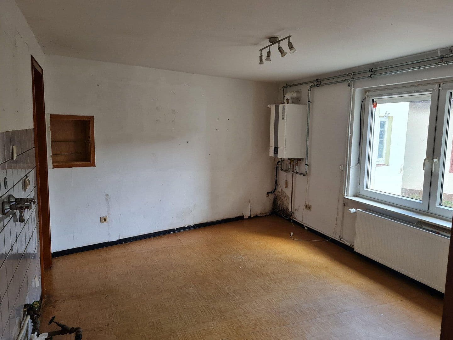 Prodej domu 303 m², pozemek 408 m², Rollshausen, Dolní Sasko Prodej domu 303 m², pozemek 408 m², Rollshausen, Dolní Sasko