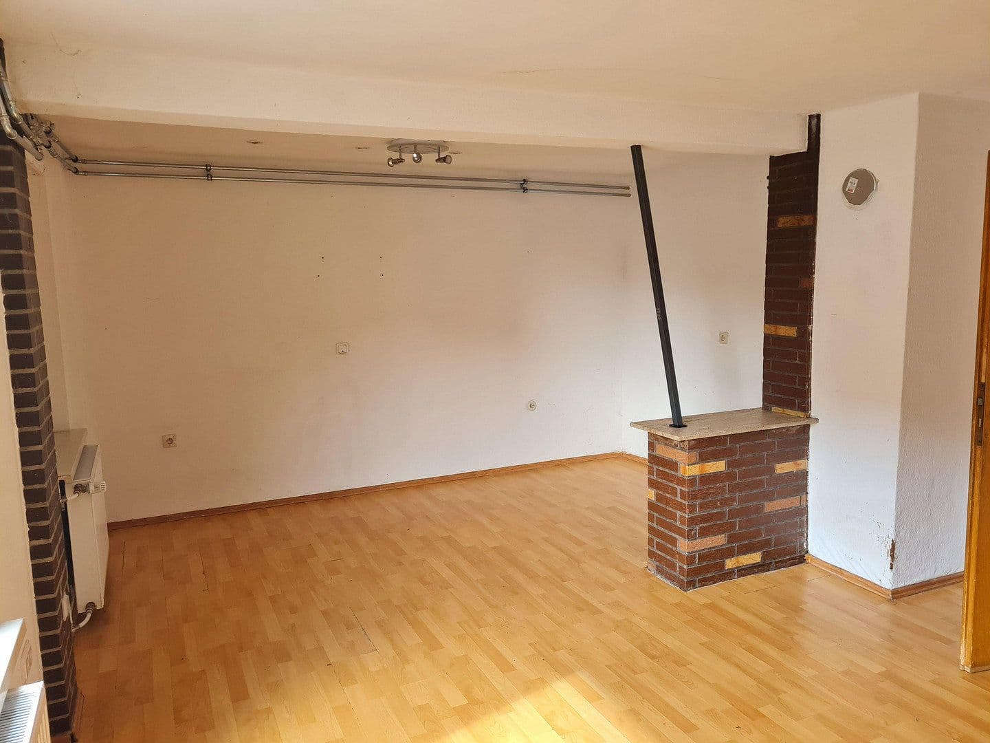 Prodej domu 303 m², pozemek 408 m², Rollshausen, Dolní Sasko Prodej domu 303 m², pozemek 408 m², Rollshausen, Dolní Sasko